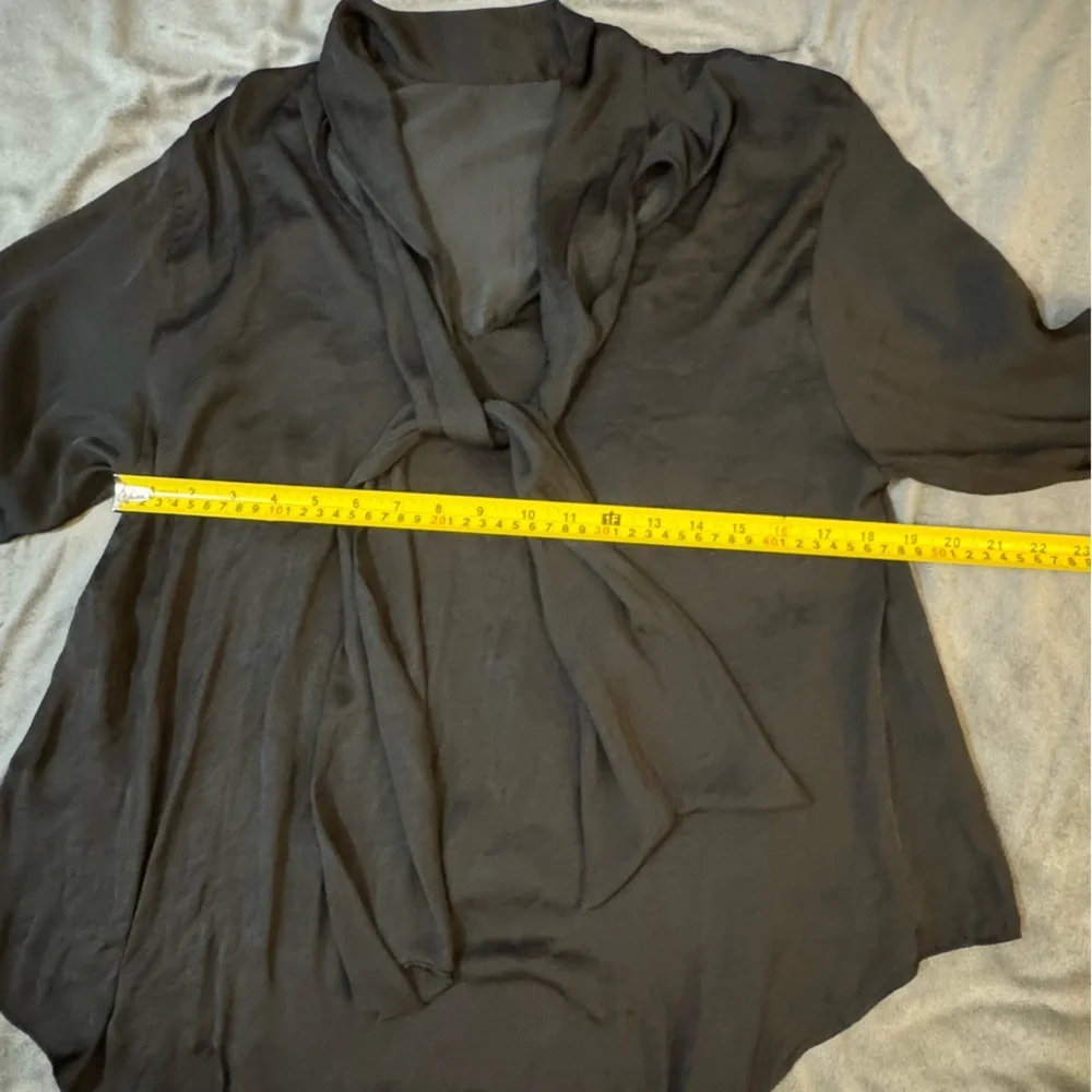 Zara Woman Black Blouse with Tie Detail

#1089 - Picture 2 of 5